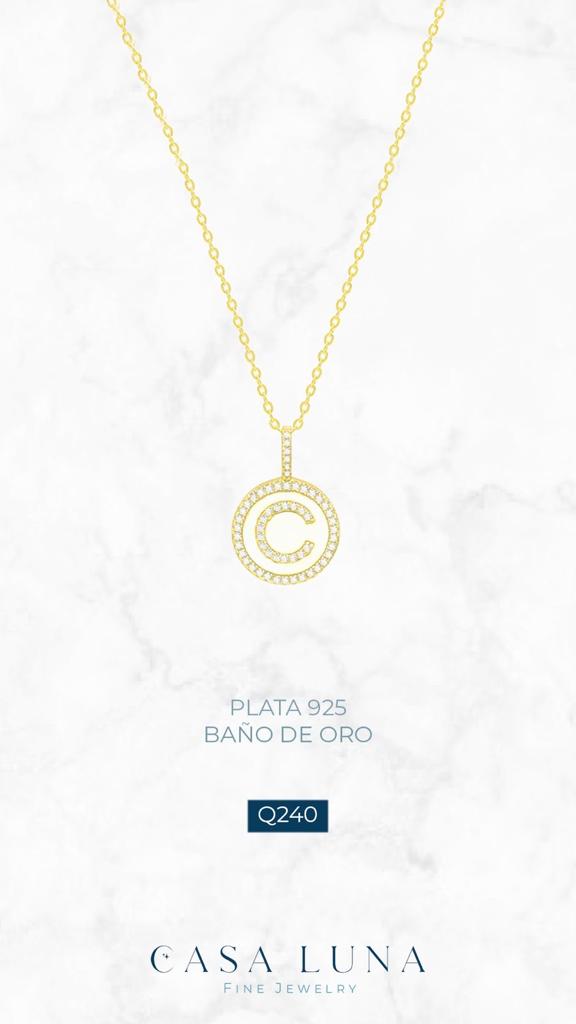 Collar letra dorada